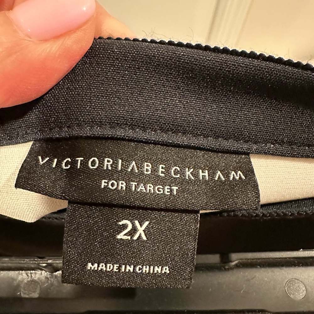 Victoria Beckham for Target. Shirt and blouse at. Black with flowers. - Picture 3 of 6